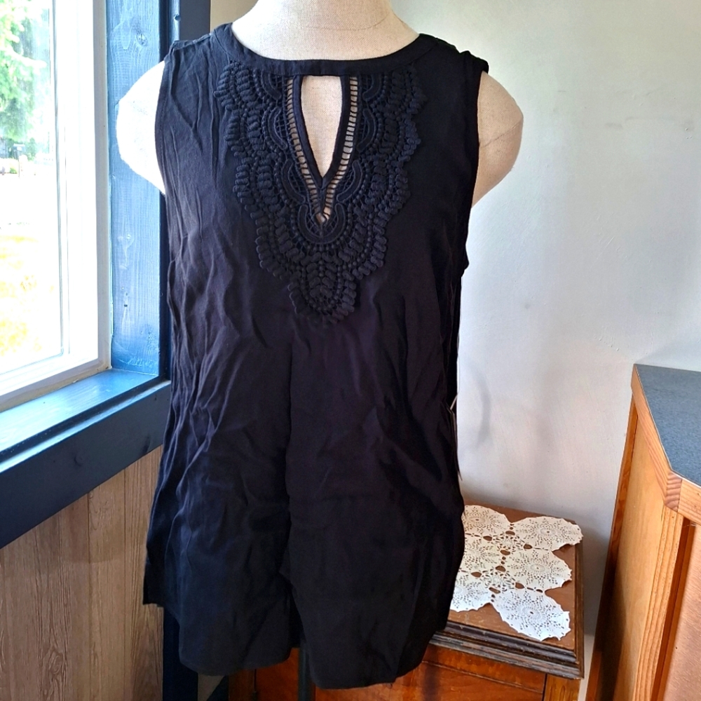 Daniel Rainn "Quin Keyhole Crochet Top", Size Small, Style#RPD15302RY3, NWT